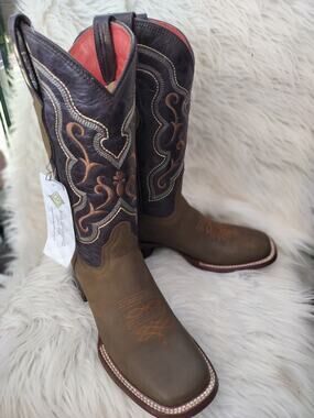5709) Red Diamond Women
Tobacco Quincy Wide Square Toe Boots Size US 9 /Mex 26